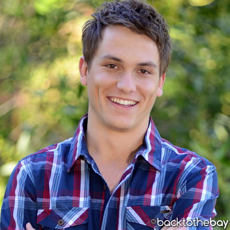 Jake Speer plays Oscar MacGuire