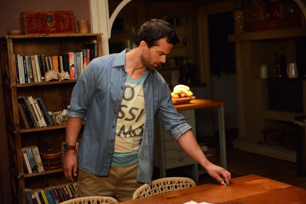 Leah and Zac break up, and Leah leaves her engagement ring on the table